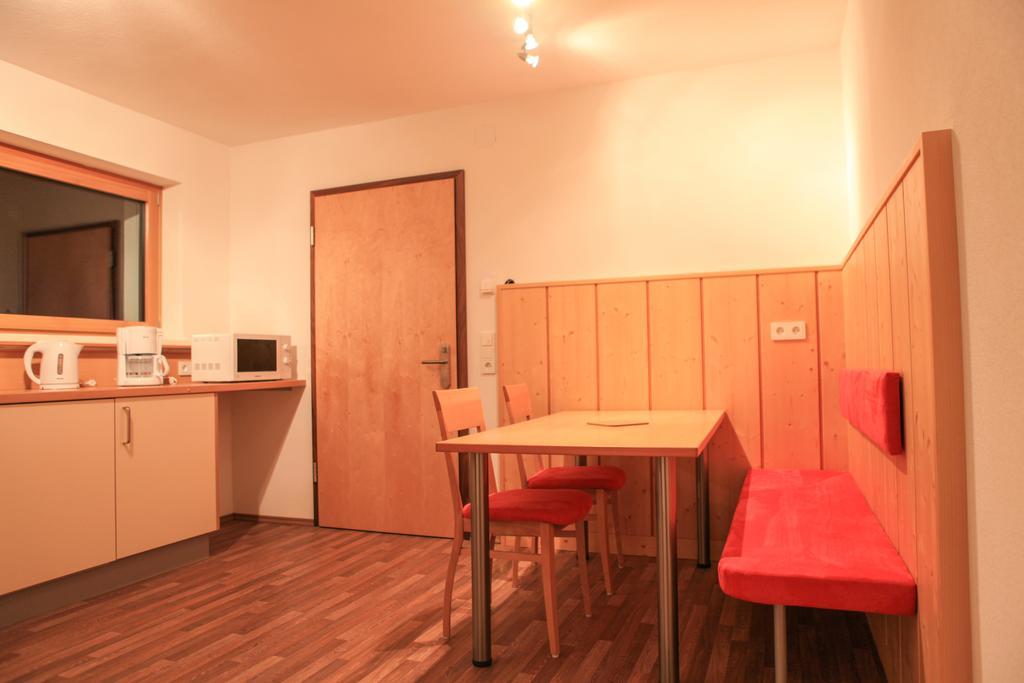 Apart Sportiva Klosterle am Arlberg Zimmer foto